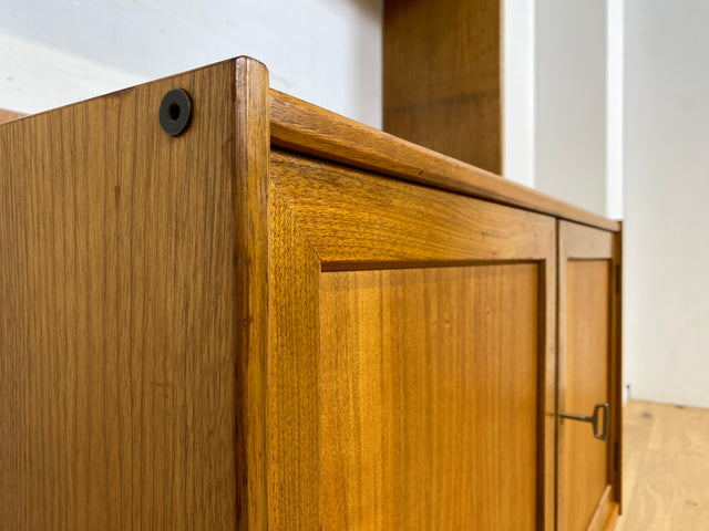 WMK Stilvoller skandinavischer 70er Jahre Bücherschrank aus vollem Holz in Teak, abschließbar mit verstellbaren Regalböden # Bücherregal Regal Kommode Highboard Sideboard Vintage Mid-Century Teakholz