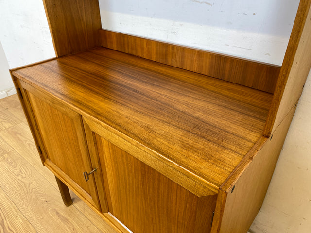 WMK Stilvoller skandinavischer 70er Jahre Bücherschrank aus vollem Holz in Teak, abschließbar mit verstellbaren Regalböden # Bücherregal Regal Kommode Highboard Sideboard Vintage Mid-Century Teakholz