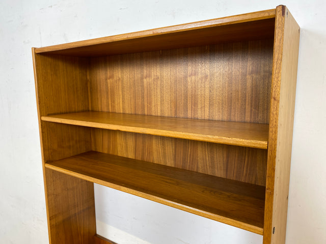 WMK Stilvoller skandinavischer 70er Jahre Bücherschrank aus vollem Holz in Teak, abschließbar mit verstellbaren Regalböden # Bücherregal Regal Kommode Highboard Sideboard Vintage Mid-Century Teakholz