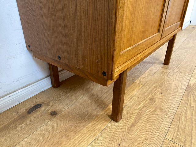 WMK Stilvoller skandinavischer 70er Jahre Bücherschrank aus vollem Holz in Teak, abschließbar mit verstellbaren Regalböden # Bücherregal Regal Kommode Highboard Sideboard Vintage Mid-Century Teakholz
