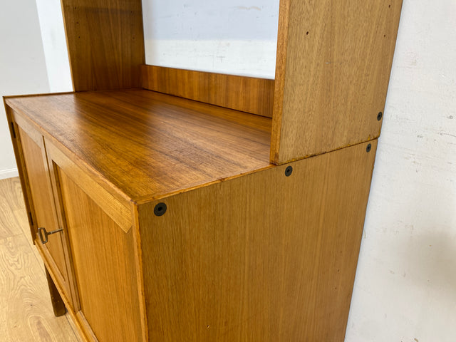 WMK Stilvoller skandinavischer 70er Jahre Bücherschrank aus vollem Holz in Teak, abschließbar mit verstellbaren Regalböden # Bücherregal Regal Kommode Highboard Sideboard Vintage Mid-Century Teakholz