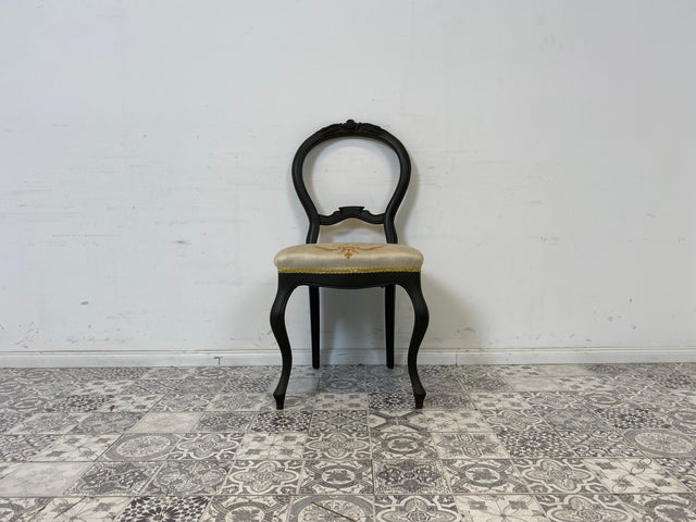 WMK 1/2 Formschöner und gut erhaltener 60er Jahre Stuhl im Biedermeier Stil mit wunderschönem jedoch etwas fleckigem Bezug # Esszimmerstuhl Salonstuhl Küchenstuhl Stühle Vintage # Stückpreis