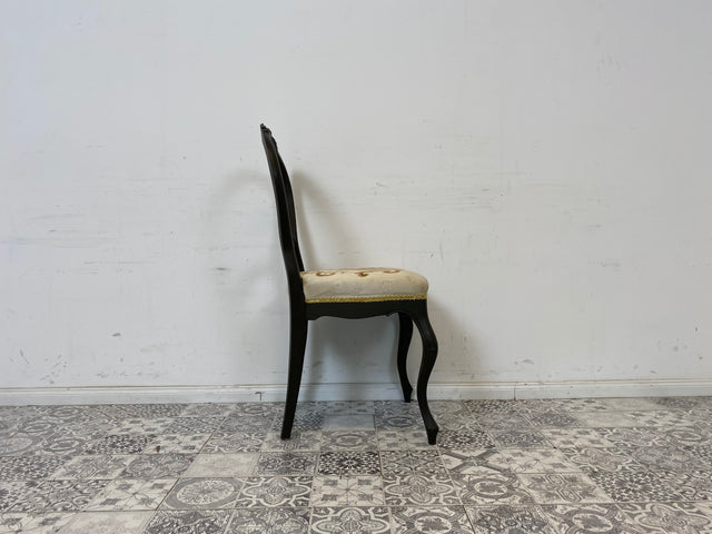 WMK 1/2 Formschöner und gut erhaltener 60er Jahre Stuhl im Biedermeier Stil mit wunderschönem jedoch etwas fleckigem Bezug # Esszimmerstuhl Salonstuhl Küchenstuhl Stühle Vintage # Stückpreis
