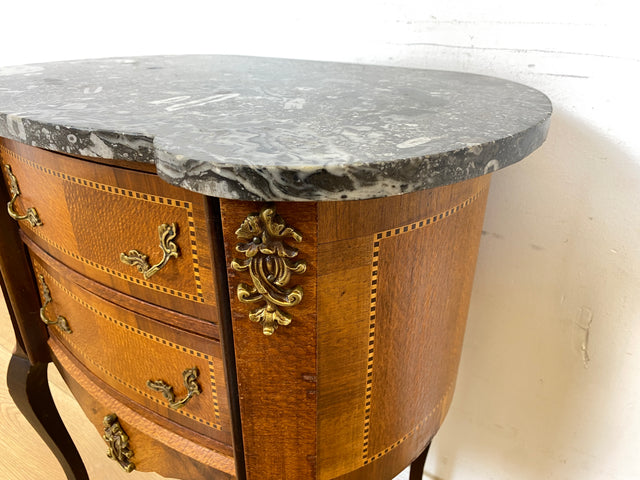 WMK Sehr elegante dänische Stilmöbel Kommode aus vollem Holz mit Marmor Auflage, Schubladen und Messingbeschlägen # Schubladenkommode Marmorkommode Flurkommode Beistelltisch Rokoko Barock Vintage