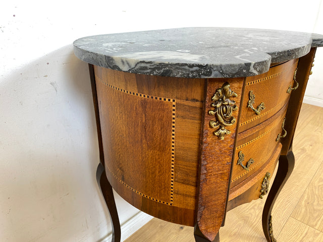 WMK Sehr elegante dänische Stilmöbel Kommode aus vollem Holz mit Marmor Auflage, Schubladen und Messingbeschlägen # Schubladenkommode Marmorkommode Flurkommode Beistelltisch Rokoko Barock Vintage
