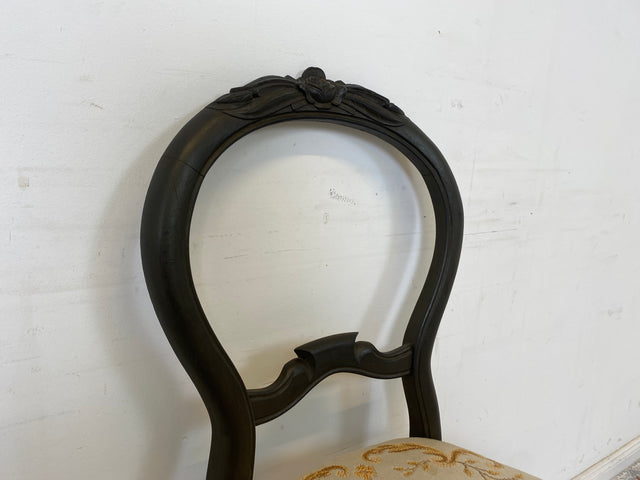 WMK 1/2 Formschöner und gut erhaltener 60er Jahre Stuhl im Biedermeier Stil mit wunderschönem jedoch etwas fleckigem Bezug # Esszimmerstuhl Salonstuhl Küchenstuhl Stühle Vintage # Stückpreis
