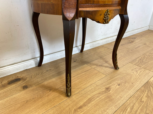 WMK Sehr elegante dänische Stilmöbel Kommode aus vollem Holz mit Marmor Auflage, Schubladen und Messingbeschlägen # Schubladenkommode Marmorkommode Flurkommode Beistelltisch Rokoko Barock Vintage