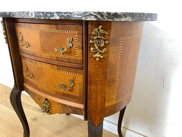 WMK Sehr elegante dänische Stilmöbel Kommode aus vollem Holz mit Marmor Auflage, Schubladen und Messingbeschlägen # Schubladenkommode Marmorkommode Flurkommode Beistelltisch Rokoko Barock Vintage