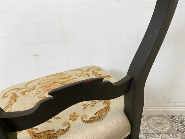 WMK 1/2 Formschöner und gut erhaltener 60er Jahre Stuhl im Biedermeier Stil mit wunderschönem jedoch etwas fleckigem Bezug # Esszimmerstuhl Salonstuhl Küchenstuhl Stühle Vintage # Stückpreis
