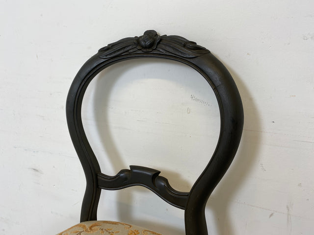 WMK 1/2 Formschöner und gut erhaltener 60er Jahre Stuhl im Biedermeier Stil mit wunderschönem jedoch etwas fleckigem Bezug # Esszimmerstuhl Salonstuhl Küchenstuhl Stühle Vintage # Stückpreis