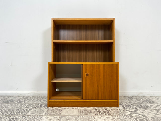 WMK Stilvoller kleiner skandinavischer Bücherschrank mit Schiebetüren & hübschen Holzgriffen # Regal Bücherregal Kommode Highboard Bibliothek Sideboard Danish Design Mid-Century Vintage # Stückpreis