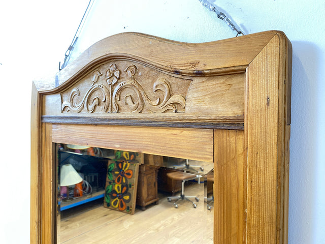 WMK Sehr schöner und gut erhaltener antiker Wandspiegel mit handverziertem Echtholz Rahmen und leicht blindem original Spiegelglas # Spiegel Holzspiegel Holzrahmen Flurgarderobe Jugendstil Vintage