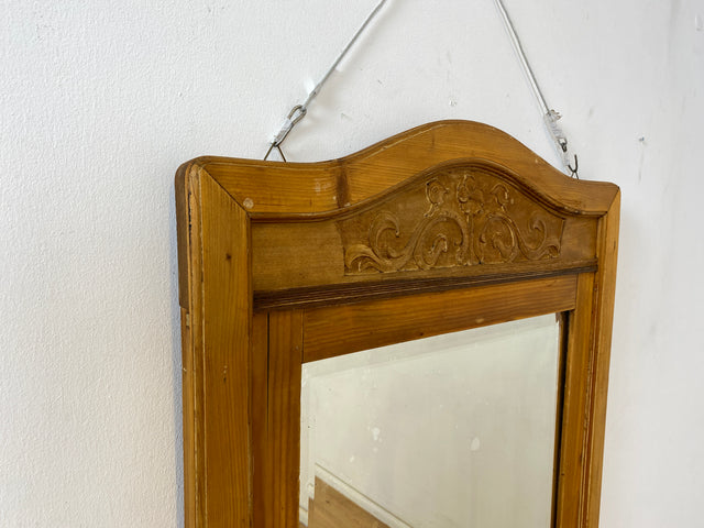 WMK Sehr schöner und gut erhaltener antiker Wandspiegel mit handverziertem Echtholz Rahmen und leicht blindem original Spiegelglas