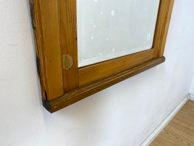 WMK Sehr schöner und gut erhaltener antiker Wandspiegel mit handverziertem Echtholz Rahmen und leicht blindem original Spiegelglas