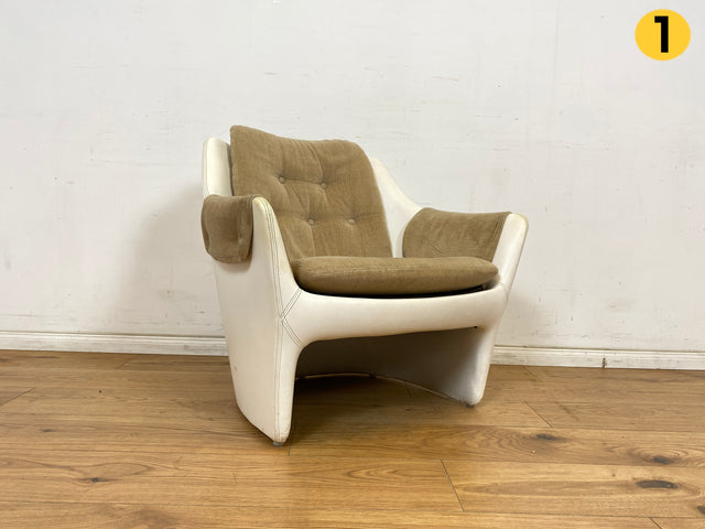 WMK 1/2 Formschöner und bequemer 70er Jahre Space Age Schalensessel mit Originalbezug und in Kunstleder bezogener Sitzschale # Sessel Armchair Stuhl Clubsessel Cocktailsessel Lesesessel Vintage Retro