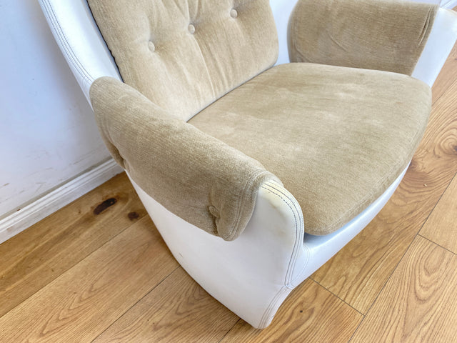 WMK 1/2 Formschöner und bequemer 70er Jahre Space Age Schalensessel mit Originalbezug und in Kunstleder bezogener Sitzschale # Sessel Armchair Stuhl Clubsessel Cocktailsessel Lesesessel Vintage Retro