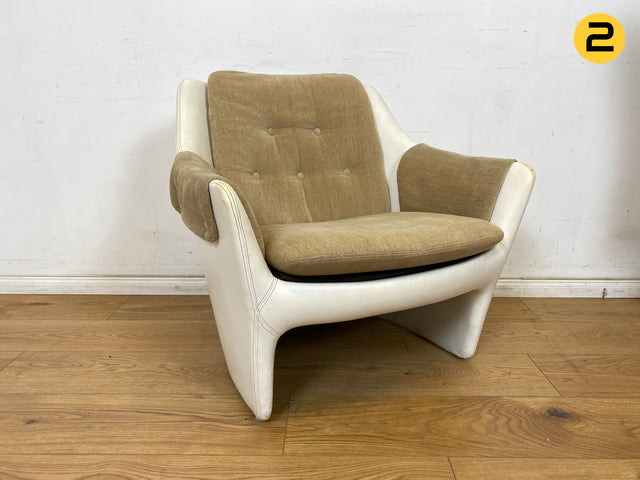 WMK 1/2 Formschöner und bequemer 70er Jahre Space Age Schalensessel mit Originalbezug und in Kunstleder bezogener Sitzschale # Sessel Armchair Stuhl Clubsessel Cocktailsessel Lesesessel Vintage Retro