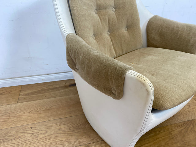 WMK 1/2 Formschöner und bequemer 70er Jahre Space Age Schalensessel mit Originalbezug und in Kunstleder bezogener Sitzschale # Sessel Armchair Stuhl Clubsessel Cocktailsessel Lesesessel Vintage Retro