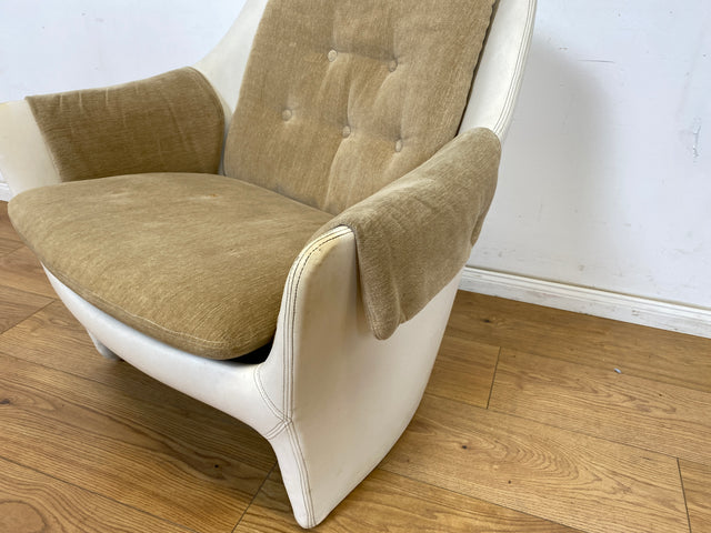 WMK 1/2 Formschöner und bequemer 70er Jahre Space Age Schalensessel mit Originalbezug und in Kunstleder bezogener Sitzschale # Sessel Armchair Stuhl Clubsessel Cocktailsessel Lesesessel Vintage Retro