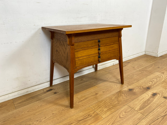 WMK Formschöne und gut erhaltene kleine antike Kommode aus vollem Holz mit Schubladen und schönen Messinggriffe # Schubladenkommode Wäschekommode Schrank Wickelkommode Flurkommode Jugendstil Vintage