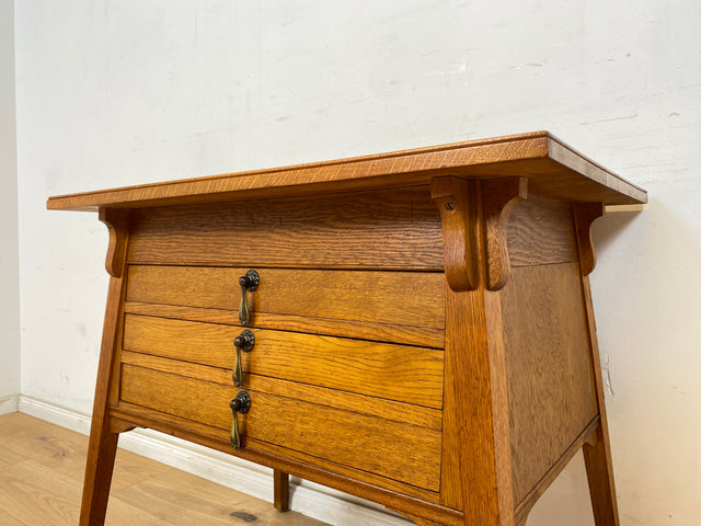 WMK Formschöne und gut erhaltene kleine antike Kommode aus vollem Holz mit Schubladen und schönen Messinggriffe # Schubladenkommode Wäschekommode Schrank Wickelkommode Flurkommode Jugendstil Vintage