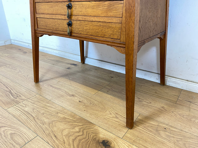 WMK Formschöne und gut erhaltene kleine antike Kommode aus vollem Holz mit Schubladen und schönen Messinggriffe # Schubladenkommode Wäschekommode Schrank Wickelkommode Flurkommode Jugendstil Vintage
