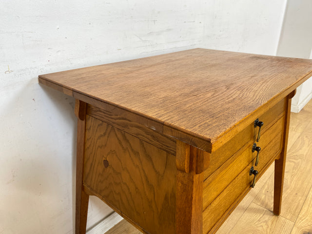 WMK Formschöne und gut erhaltene kleine antike Kommode aus vollem Holz mit Schubladen und schönen Messinggriffe # Schubladenkommode Wäschekommode Schrank Wickelkommode Flurkommode Jugendstil Vintage