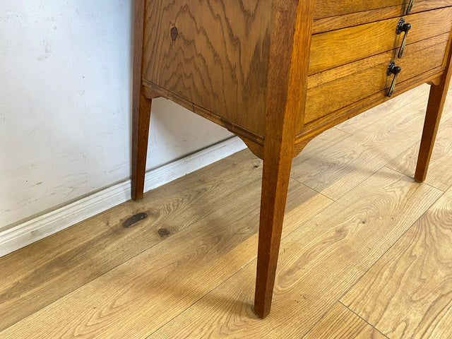WMK Formschöne und gut erhaltene kleine antike Kommode aus vollem Holz mit Schubladen und schönen Messinggriffe # Schubladenkommode Wäschekommode Schrank Wickelkommode Flurkommode Jugendstil Vintage