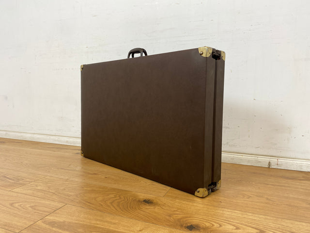 WMK Stilechte & sehr gut erhaltene mobile Mid-Century Massageliege in praktischen mit Kunstleder bezogenem Koffer # Kofferliege Klappliege Liege Tattoo Lederliege Massagebett Spa-Tisch Koffer Vintage