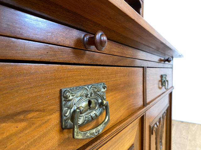 WMK I Wunderschöne Jugendstil Anrichte aus massiver Eiche mit Glastüren & Schubladen, um 1910 I Buffet Büfett Küchenanrichte Kredenz Geschirrschrank Küche Vitrine Schrank Vintage Antik Magdeburg Bonn