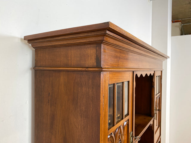 WMK I Wunderschöne Jugendstil Anrichte aus massiver Eiche mit Glastüren & Schubladen, um 1910 I Buffet Büfett Küchenanrichte Kredenz Geschirrschrank Küche Vitrine Schrank Vintage Antik Magdeburg Bonn
