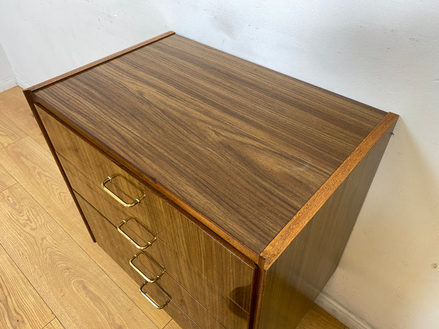 WMK I Hübsche kleine dunkle 70er Jahre DDR Kommode mit Schubladen , formschönen Messinggriffen & Metallfüßen I Schränkchen Tisch Nacht Wäsche Flur Beistell Bad Retro Vintage VEB Berlin Hamburg Bochum