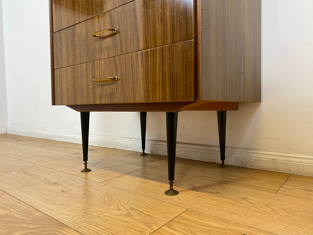 WMK I Hübsche kleine dunkle 70er Jahre DDR Kommode mit Schubladen , formschönen Messinggriffen & Metallfüßen I Schränkchen Tisch Nacht Wäsche Flur Beistell Bad Retro Vintage VEB Berlin Hamburg Bochum