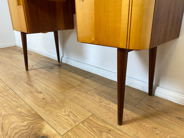 WMK I Formschöner kleiner Mid-Century Schreibtisch Modell Dominia von VEB Heidenau I Desk Frisierkommode Computertisch Kinderschreibtisch Schminktisch Sekretär Rockabilly Vintage 60er Berlin Jena Bonn