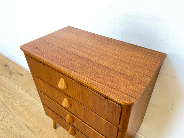 WMK I Formschöne kleine skandinavische Mid-Century Kommode aus vollem Holz in Teak mit Schubladen # Schrank Nachtisch Schubladen Wäsche Flur 50er 60er Vintage Danish Design Teakholz Berlin Bochum Köln