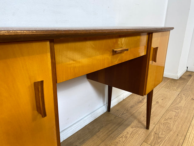 WMK I Formschöner kleiner Mid-Century Schreibtisch Modell Dominia von VEB Heidenau I Desk Frisierkommode Computertisch Kinderschreibtisch Schminktisch Sekretär Rockabilly Vintage 60er Berlin Jena Bonn