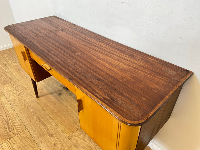 WMK I Formschöner kleiner Mid-Century Schreibtisch Modell Dominia von VEB Heidenau I Desk Frisierkommode Computertisch Kinderschreibtisch Schminktisch Sekretär Rockabilly Vintage 60er Berlin Jena Bonn