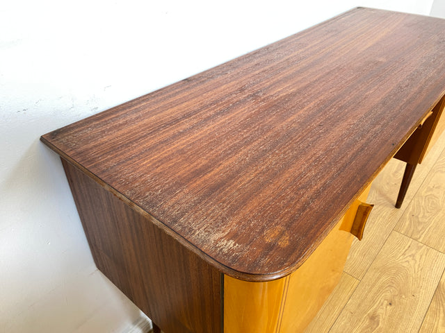 WMK I Formschöner kleiner Mid-Century Schreibtisch Modell Dominia von VEB Heidenau I Desk Frisierkommode Computertisch Kinderschreibtisch Schminktisch Sekretär Rockabilly Vintage 60er Berlin Jena Bonn
