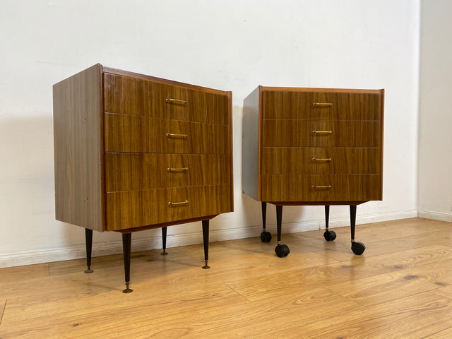 WMK I Hübsche kleine dunkle 70er Jahre DDR Kommode mit Schubladen , formschönen Messinggriffen & Metallfüßen I Schränkchen Tisch Nacht Wäsche Flur Beistell Bad Retro Vintage VEB Berlin Hamburg Bochum