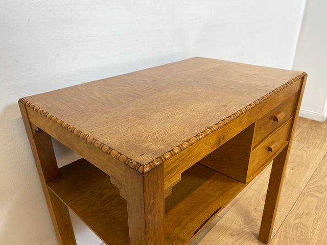 WMK I Sehr hübsche kleine nordische Mid-Century Kommode aus Eichenholz , handverziert, mit Schubladen & Ablage I Flurkommode Beistelltisch Telefontisch Nähtisch Nähkommode Schminktisch Vintage Berlin