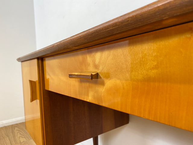 WMK I Formschöner kleiner Mid-Century Schreibtisch Modell Dominia von VEB Heidenau I Desk Frisierkommode Computertisch Kinderschreibtisch Schminktisch Sekretär Rockabilly Vintage 60er Berlin Jena Bonn