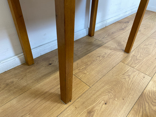 WMK I Sehr hübsche kleine nordische Mid-Century Kommode aus Eichenholz , handverziert, mit Schubladen & Ablage I Flurkommode Beistelltisch Telefontisch Nähtisch Nähkommode Schminktisch Vintage Berlin