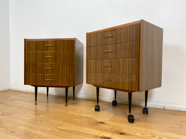 WMK I Hübsche kleine dunkle 70er Jahre DDR Kommode mit Schubladen , formschönen Messinggriffen & Metallfüßen I Schränkchen Tisch Nacht Wäsche Flur Beistell Bad Retro Vintage VEB Berlin Hamburg Bochum