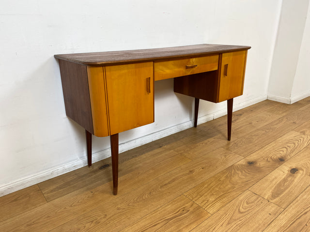 WMK I Formschöner kleiner Mid-Century Schreibtisch Modell Dominia von VEB Heidenau I Desk Frisierkommode Computertisch Kinderschreibtisch Schminktisch Sekretär Rockabilly Vintage 60er Berlin Jena Bonn