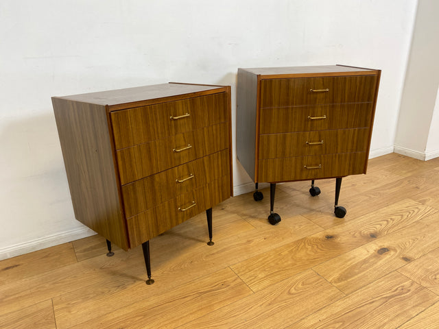 WMK I Hübsche kleine dunkle 70er Jahre DDR Kommode mit Schubladen , formschönen Messinggriffen & Metallfüßen I Schränkchen Tisch Nacht Wäsche Flur Beistell Bad Retro Vintage VEB Berlin Hamburg Bochum