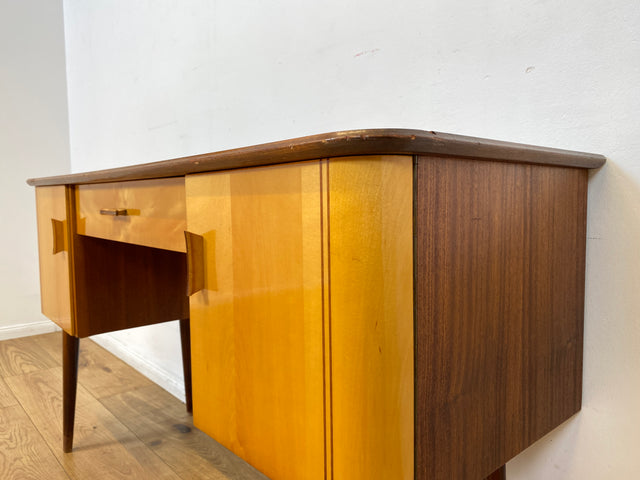 WMK I Formschöner kleiner Mid-Century Schreibtisch Modell Dominia von VEB Heidenau I Desk Frisierkommode Computertisch Kinderschreibtisch Schminktisch Sekretär Rockabilly Vintage 60er Berlin Jena Bonn