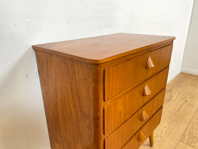 WMK I Formschöne kleine skandinavische Mid-Century Kommode aus vollem Holz in Teak mit Schubladen # Schrank Nachtisch Schubladen Wäsche Flur 50er 60er Vintage Danish Design Teakholz Berlin Bochum Köln