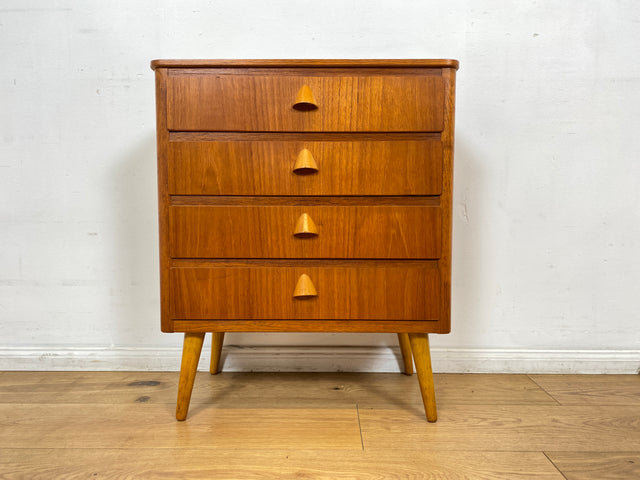 WMK I Formschöne kleine skandinavische Mid-Century Kommode aus vollem Holz in Teak mit Schubladen # Schrank Nachtisch Schubladen Wäsche Flur 50er 60er Vintage Danish Design Teakholz Berlin Bochum Köln