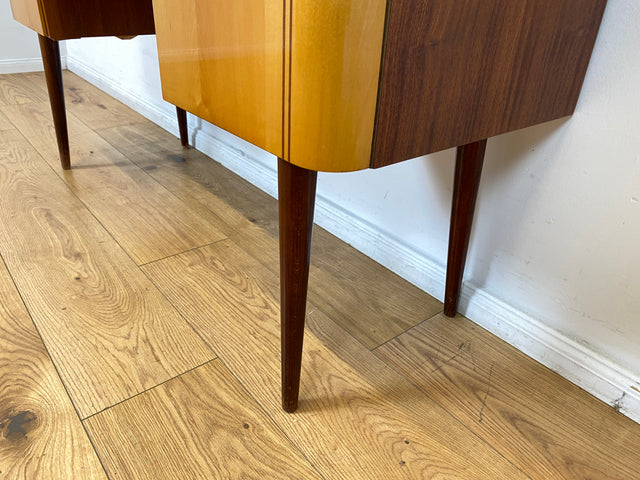 WMK I Formschöner kleiner Mid-Century Schreibtisch Modell Dominia von VEB Heidenau I Desk Frisierkommode Computertisch Kinderschreibtisch Schminktisch Sekretär Rockabilly Vintage 60er Berlin Jena Bonn