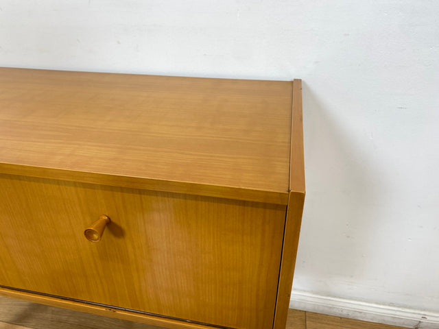 WMK I Stilvolle kleine helle Mid-Century Kommode aus 1966 in Birnbaum mit Schubladen I Lowboard Sideboard Wäschekommode Beistelltisch Nachttisch TV Bank VEB DDR Vintage Retro 60er Berlin Leipzig Köln